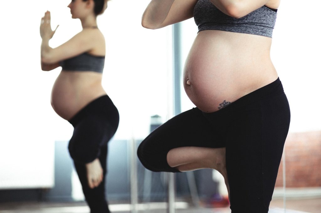 Liegt dein Baby in der Beckenendlage? Das kannst du tun, wenn du dir dennoch eine natürliche Geburt wünschst und einen Kaiserschnitt vermeiden möchtest!