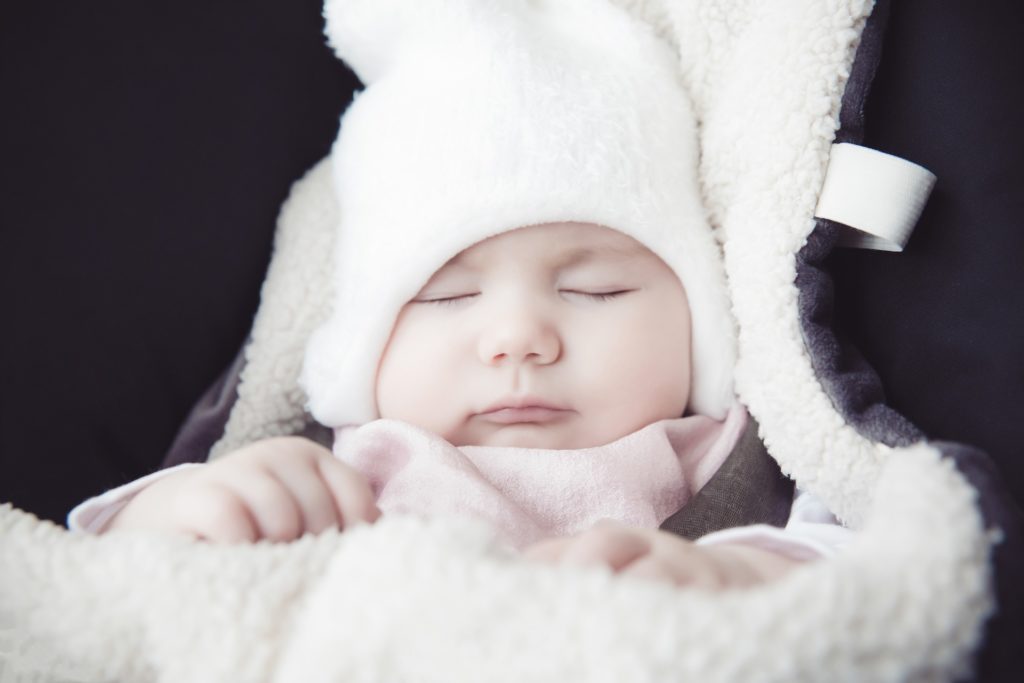 Der Winterfußsack ist fürs Baby im Winter unverzichtbar, um es wohlig warm zu halten. Doch was gibt es bei der Auswahl des Winterfußsacks zu beachten?