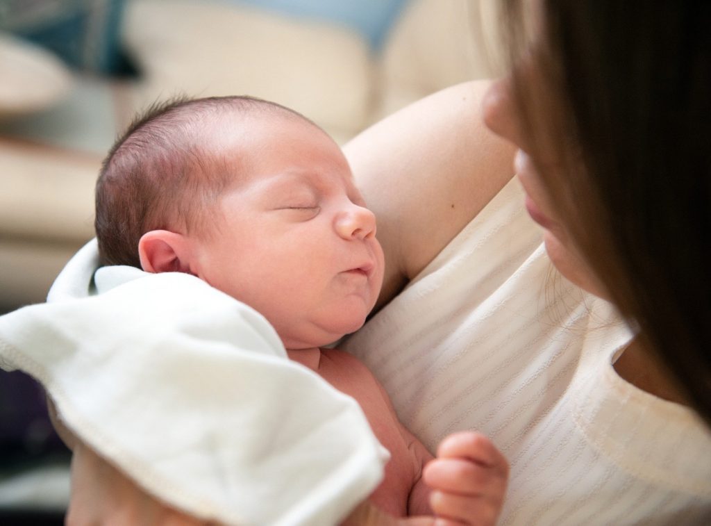 Du möchtest dein Baby Stillen? Hier erfährst du, wie du dich richtig vorbereitest und was du unbedingt beachten solltest.